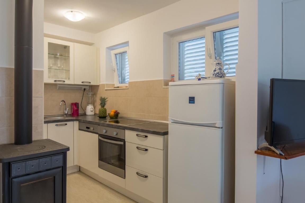 Apartment Pepica Трогір Екстер'єр фото