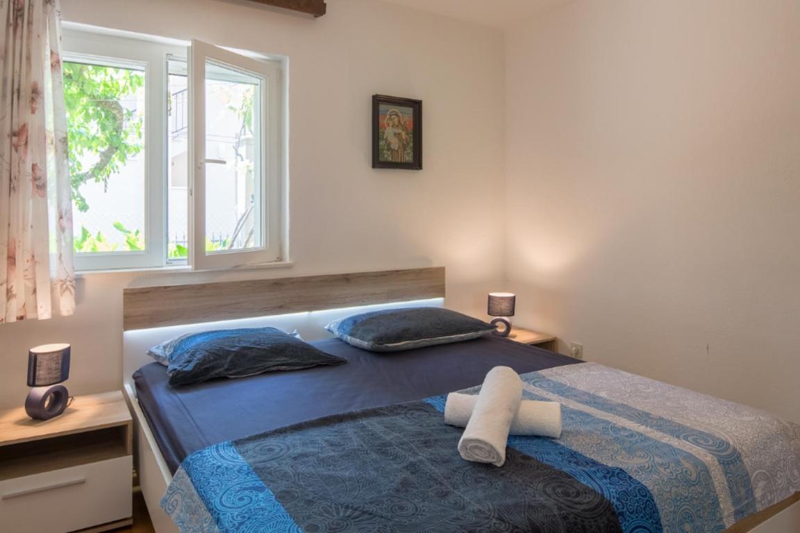 Apartment Pepica Трогір Екстер'єр фото