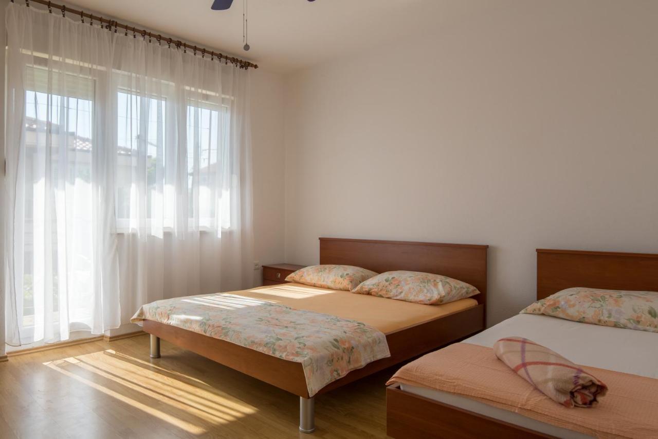 Apartment Pepica Трогір Екстер'єр фото