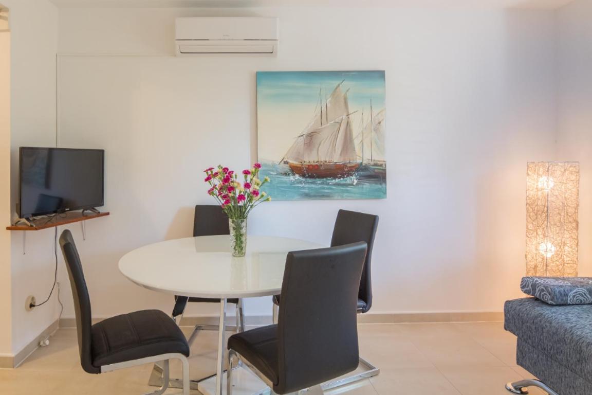 Apartment Pepica Трогір Екстер'єр фото